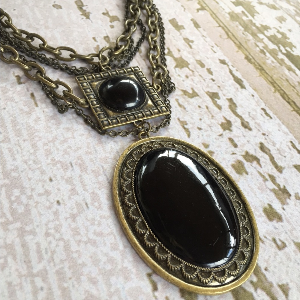 ✨CLEARANCE✨ Chunky medallion multi strand necklace